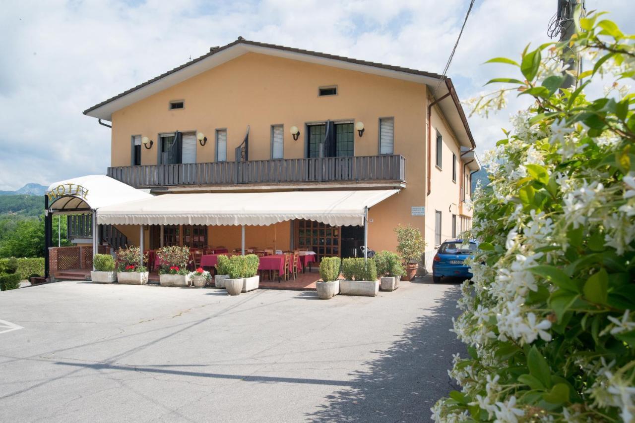 Hotel Tre Castelli Gallicano エクステリア 写真